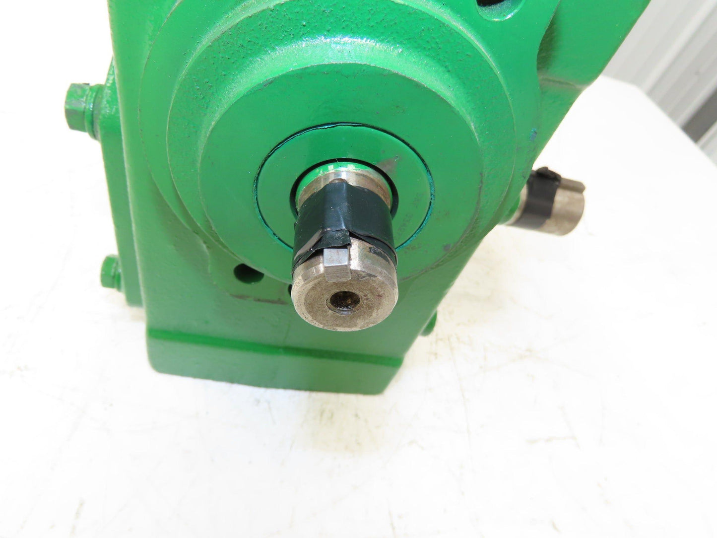 Dodge Tigear 2 30S15R Worm Gearbox 15:1 Reducer 5Hp 116rpm RH Output 2371 In-Lb