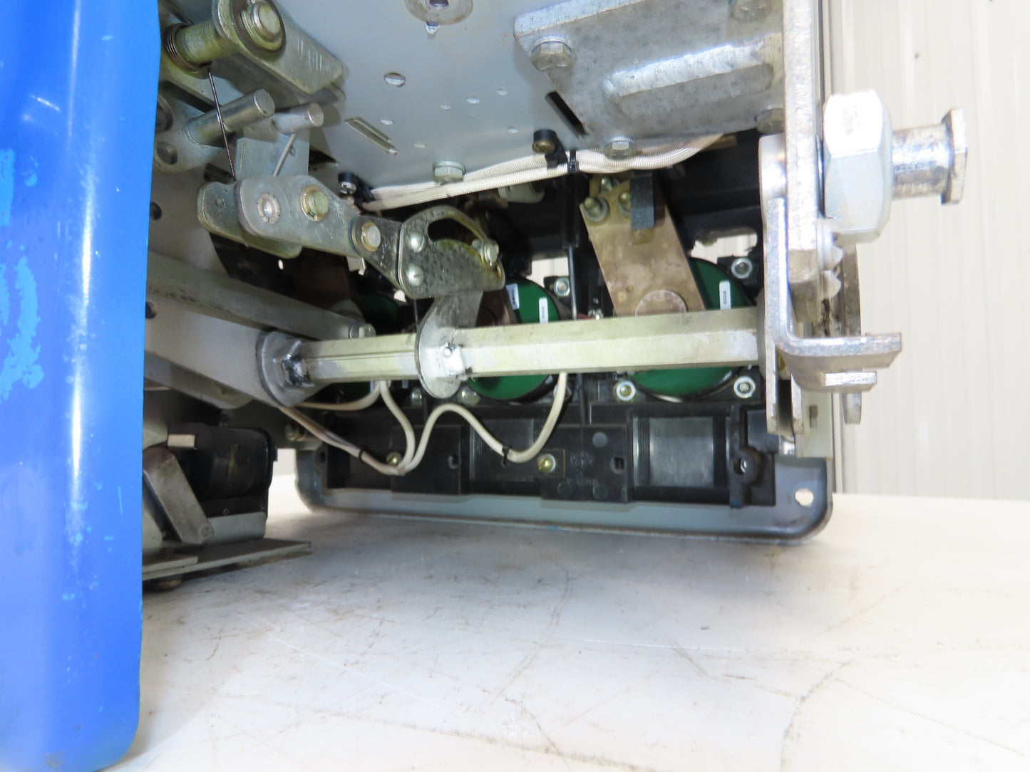 General Electric AKRU-4A-30 AK Ser Air Circuit Breaker 800A 600V Microversa Trip