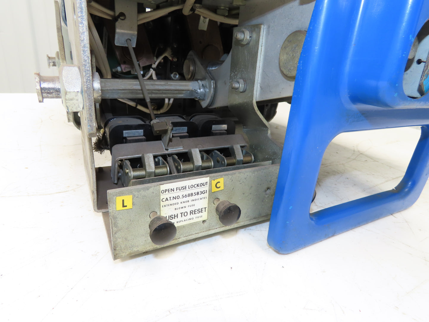 General Electric AKRU-4A-30 AK Ser Air Circuit Breaker 800A 600V Microversa Trip