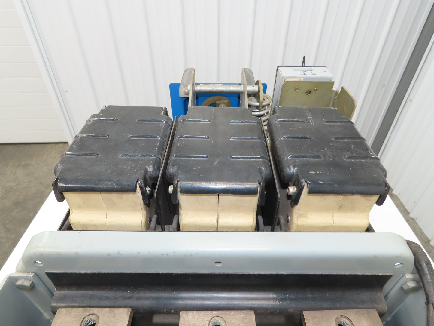 General Electric AKRU-4A-30 AK Ser Air Circuit Breaker 800A 600V Microversa Trip