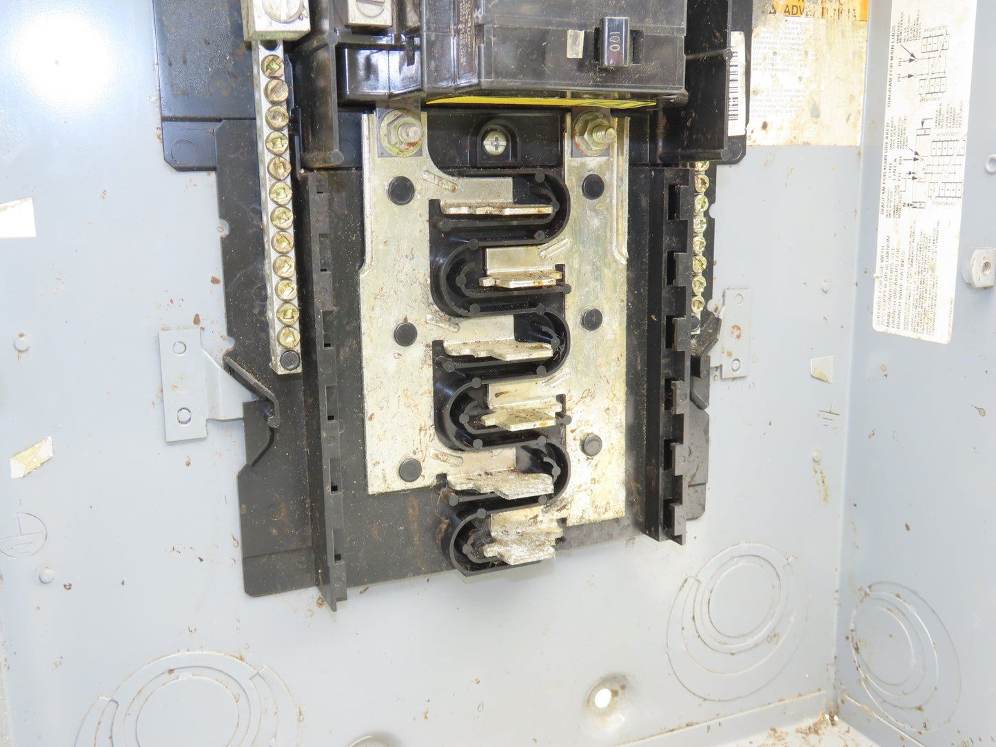 Square D HOM1224M100PRB Homeline Panelboard Load Center  100A 1Ph
