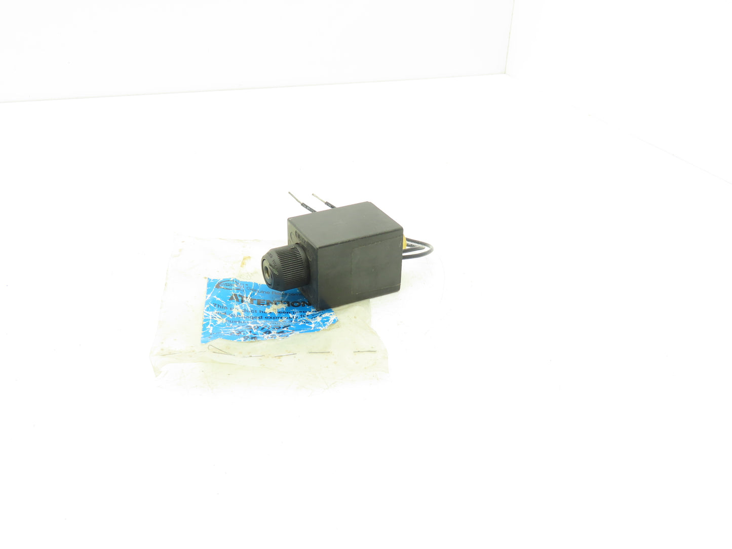 Continental Hydraulics 307138 Solenoid Assembly 24vdc with Lead Wires "J" Design