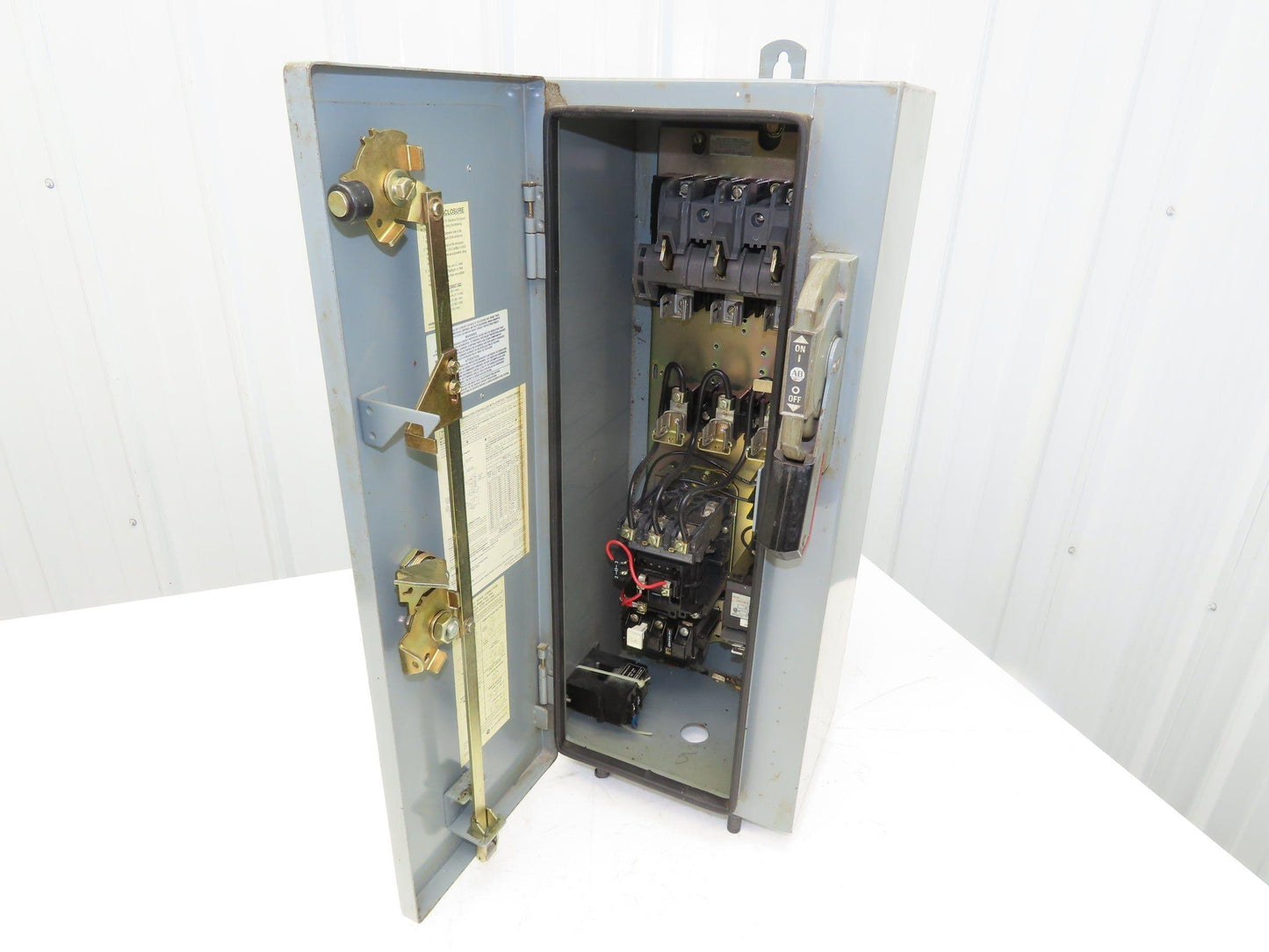 Allen-Bradley 512-BJB-6XP-24R Combination Starter Fusible 600V 3PH 10HP