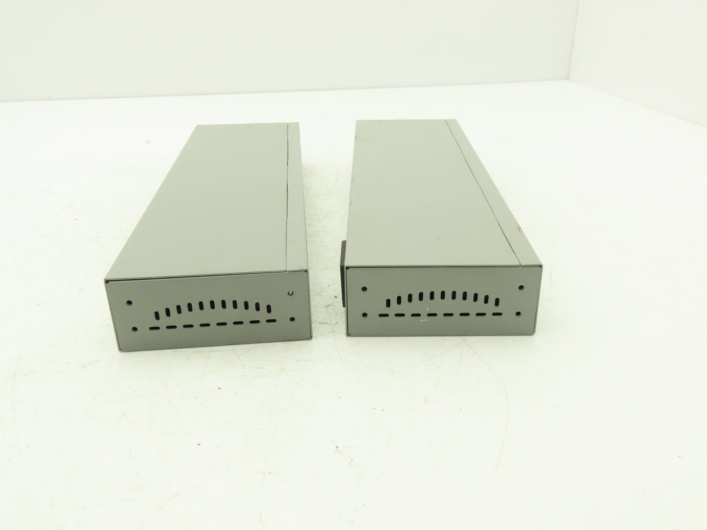 AT FS716TXL Fast Ethernet Switch CentreCOM 16 Port 100-240VAC 0.4A Lot of 2