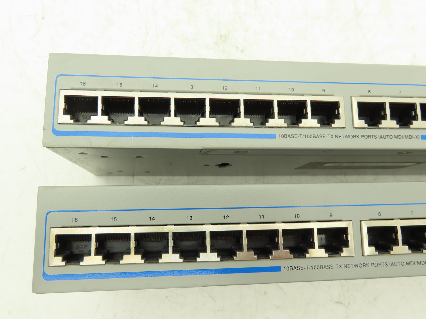AT FS716TXL Fast Ethernet Switch CentreCOM 16 Port 100-240VAC 0.4A Lot of 2