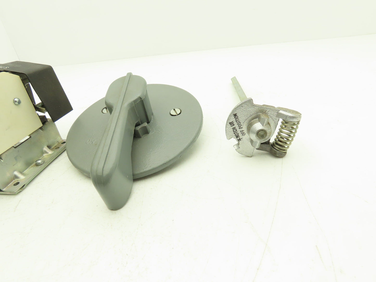 Cuttler Hammer 10904H2A Disconnect Switch 30A 600VAC 25HP 3PH Non Fused