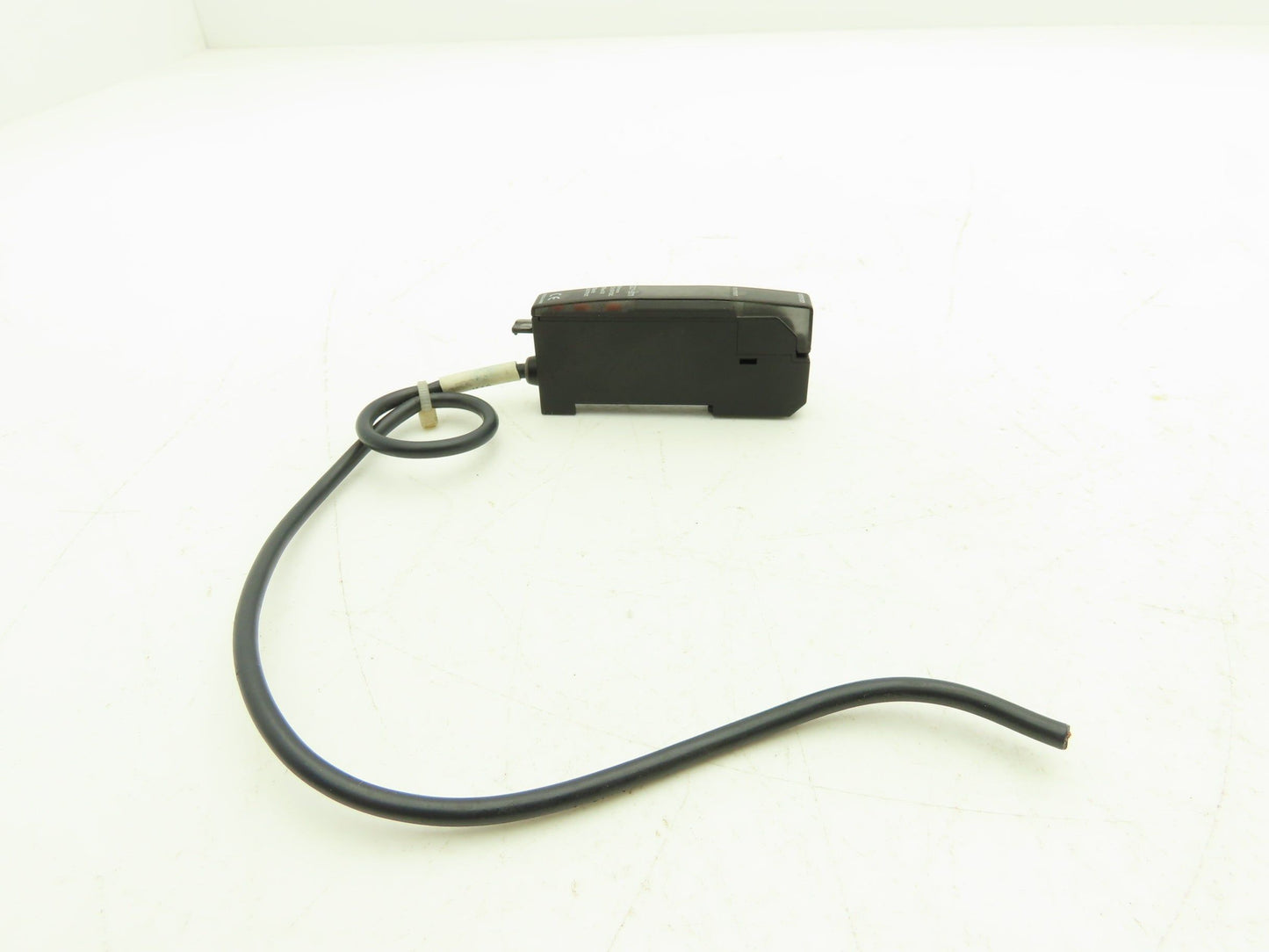 Omron E2CY-SD11 Non-Ferrous Metal-Detecting Proximity Sensor
