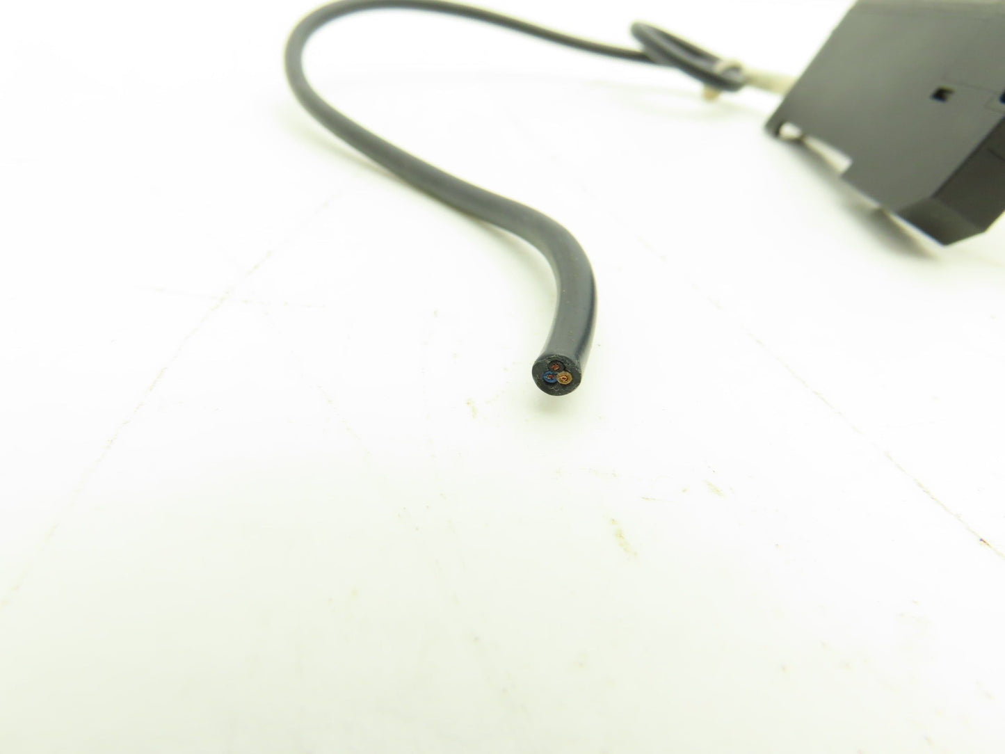 Omron E2CY-SD11 Non-Ferrous Metal-Detecting Proximity Sensor