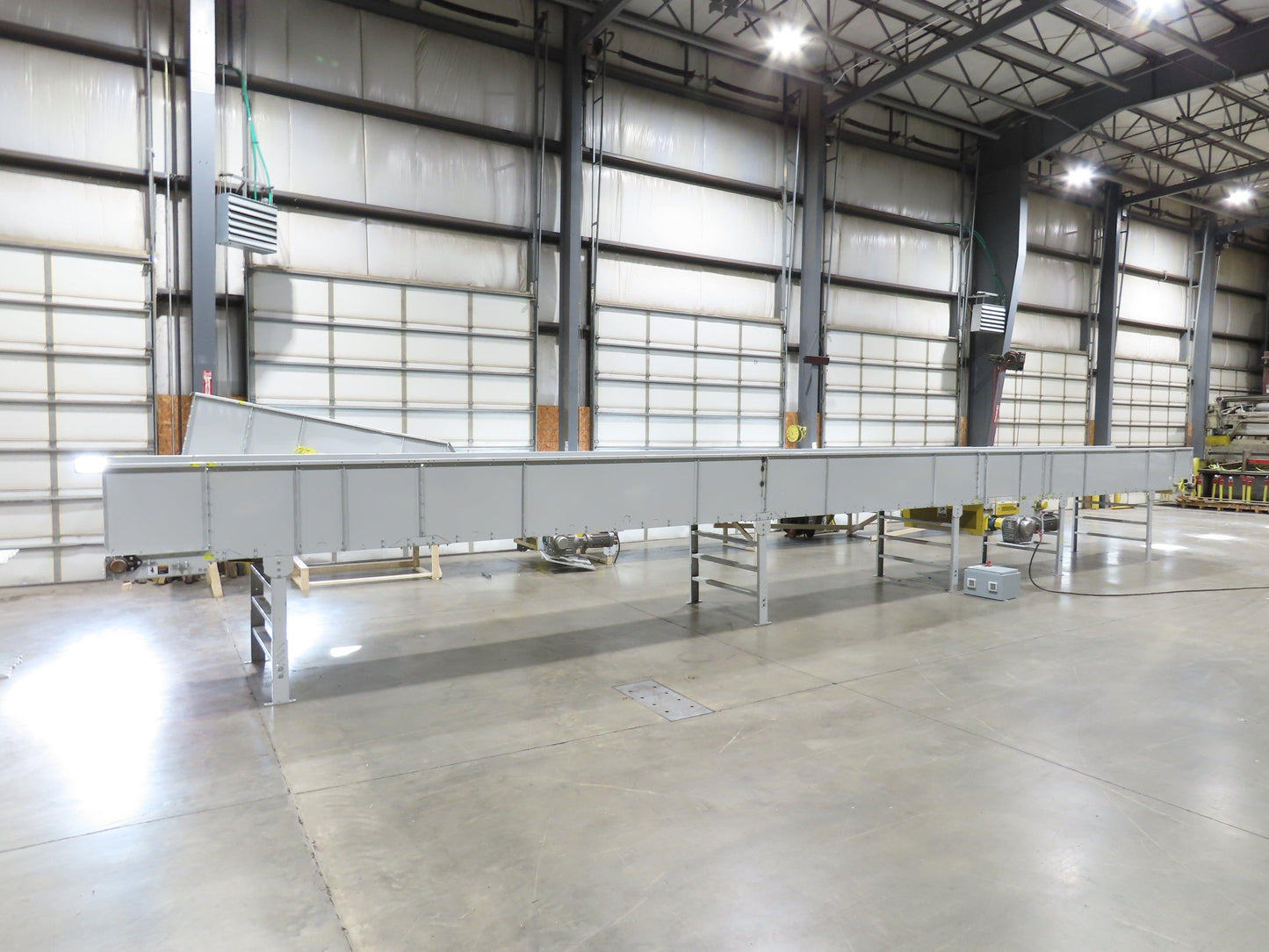 Hytrol BPC 49"x 50' 6" Slider Bed Conveyor 47"Belt 7.5Hp 3PH Center Drive 124fpm