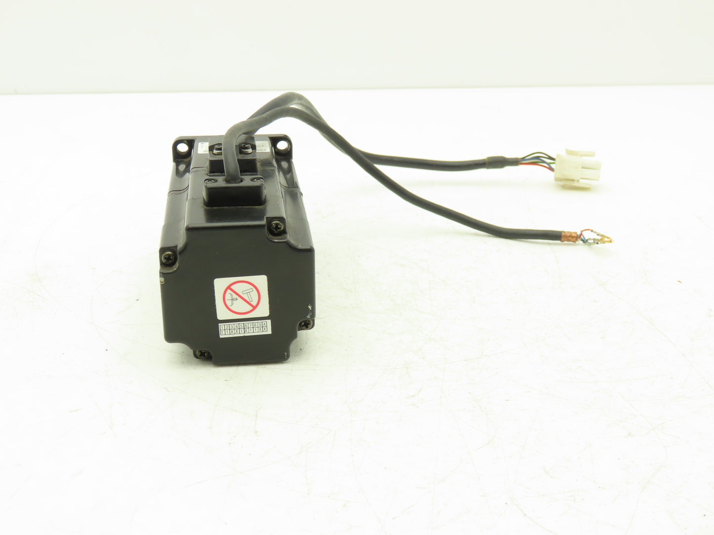 Yaskawa SGMAH-02AAA2C-Y2 AC Servo Motor 200W 200V 3000RPM