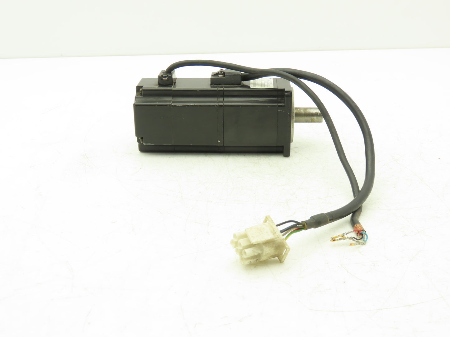 Yaskawa SGMAH-02AAA2C-Y2 AC Servo Motor 200W 200V 3000RPM