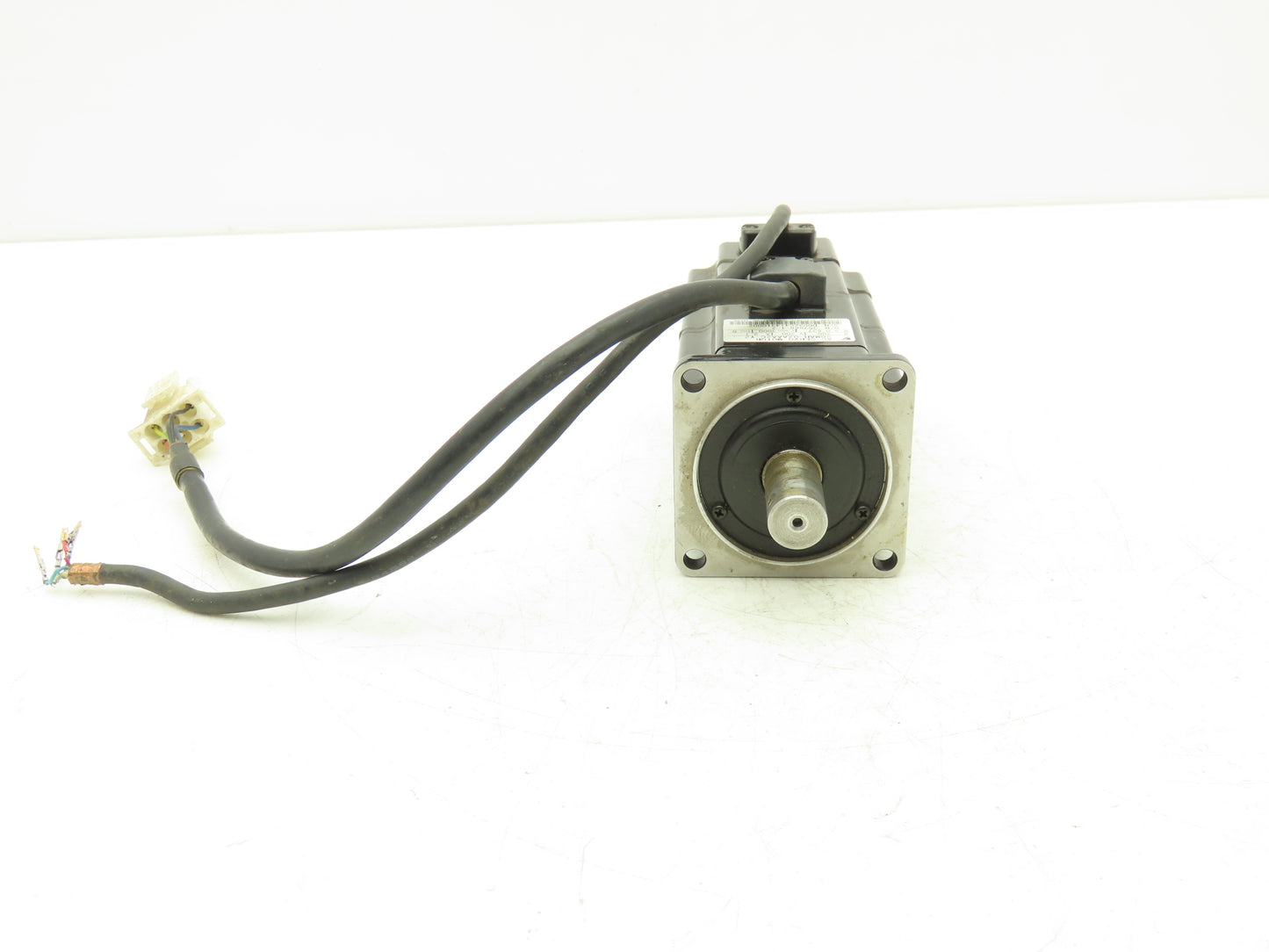 Yaskawa SGMAH-02AAA2C-Y2 AC Servo Motor 200W 200V 3000RPM