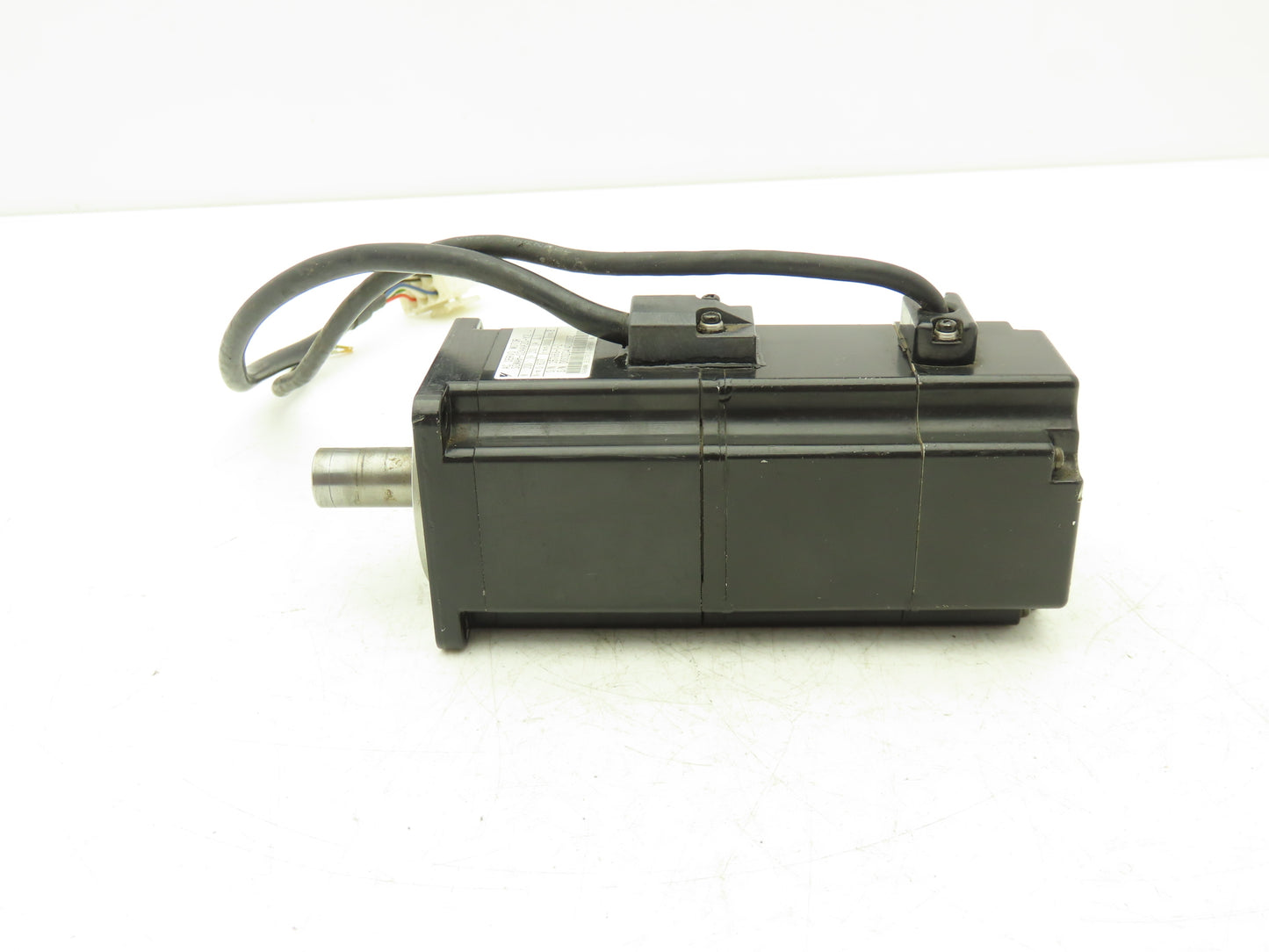 Yaskawa SGMAH-02AAA2C-Y2 AC Servo Motor 200W 200V 3000RPM