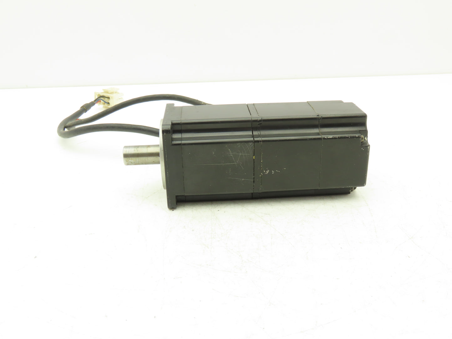 Yaskawa SGMAH-02AAA2C-Y2 AC Servo Motor 200W 200V 3000RPM