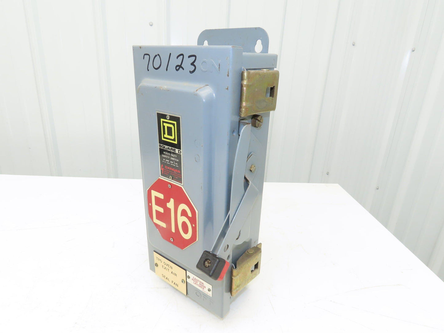 Square D HU361AWK Safety Disconnect Switch 30A 600V 30HP Non Fused 3 Pole Ser E1