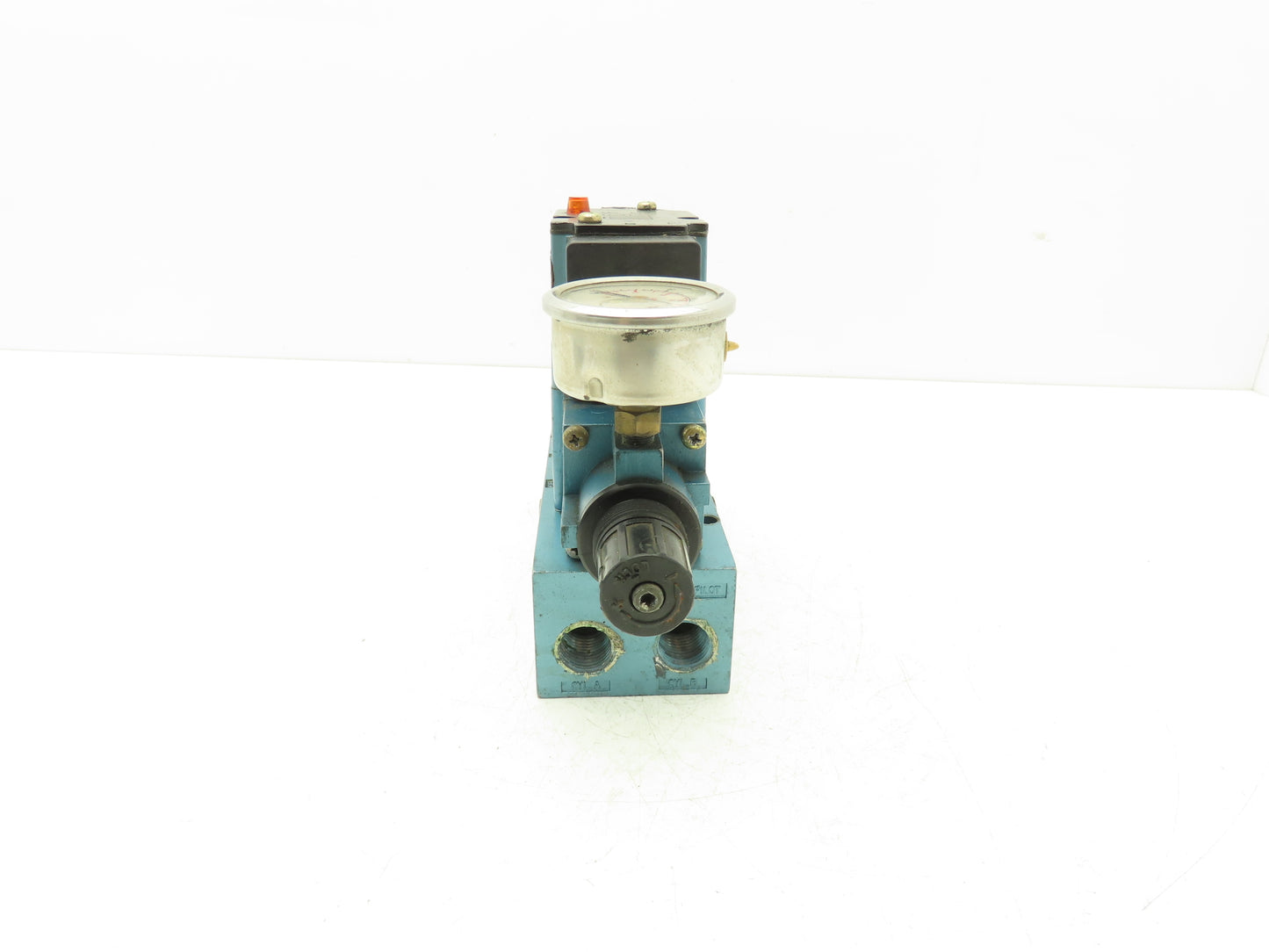 MAC 6316D-000-PM-111DA Pneumatic Directional Valve w/Pressure Regulator 120v