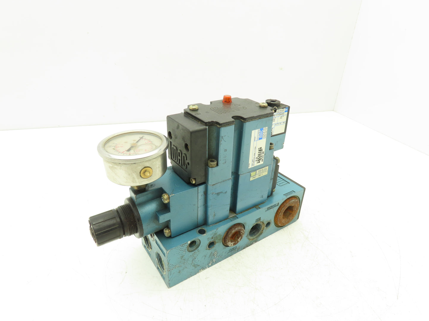 MAC 6316D-000-PM-111DA Pneumatic Directional Valve w/Pressure Regulator 120v