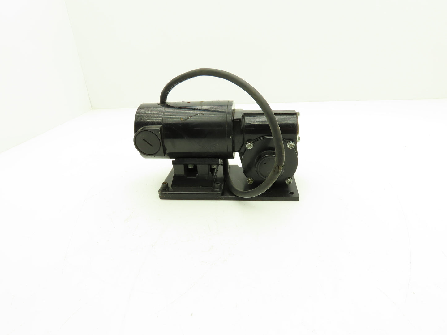 Bodine Electric 32A4BEPM-5R DC Gearmotor 130V 30:1 Ratio 67rpm LH Output