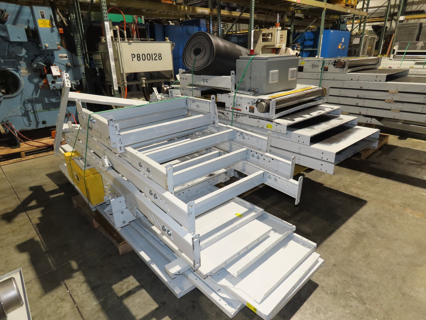 Hytrol HSSHD 37"x 50' Incline Belt Conveyor 7.5Hp 3PH Center Drive 114fpm 9' 5"H