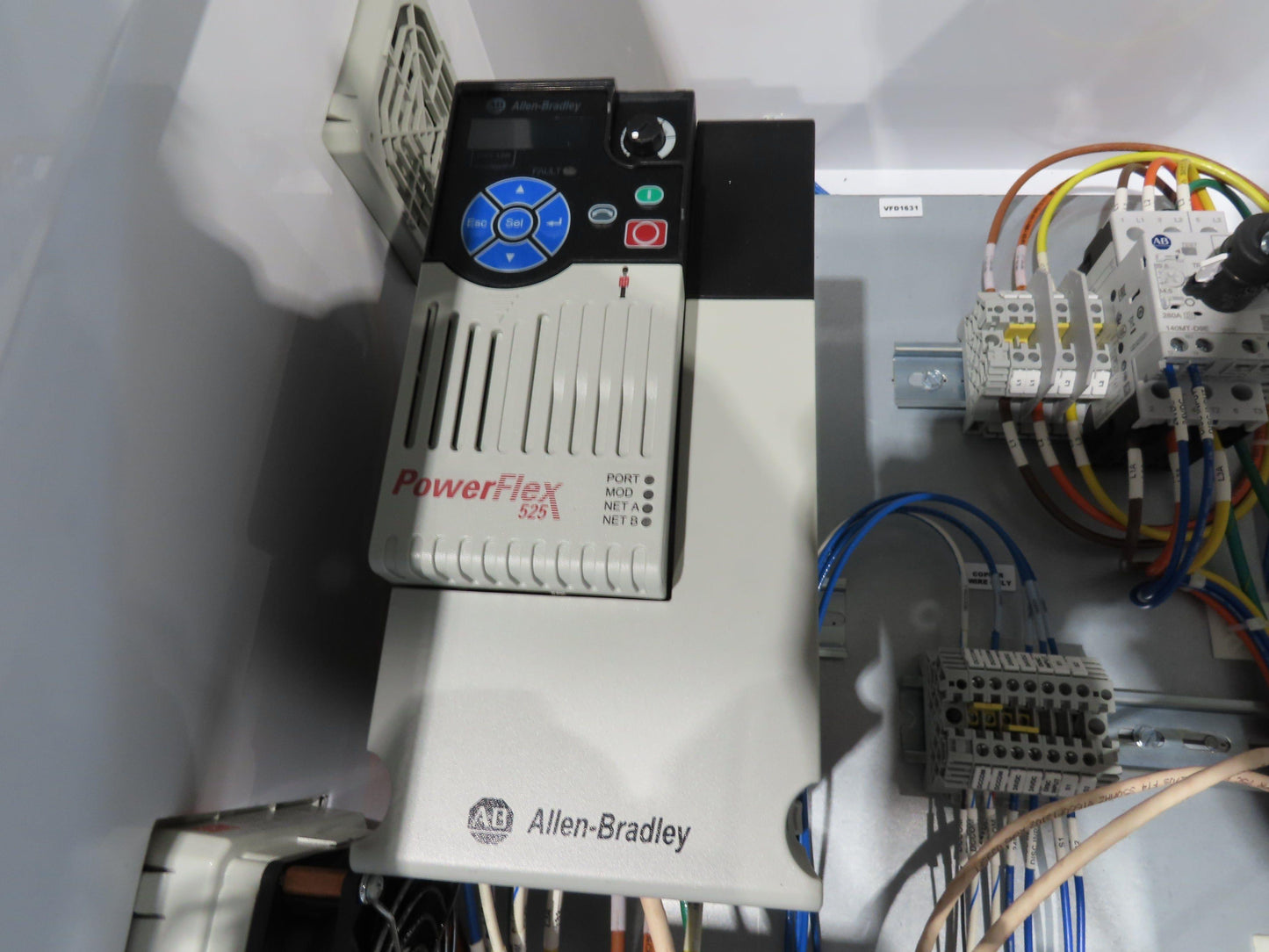 Hytrol HSSHD 37"x 50' Incline Belt Conveyor 7.5Hp 3PH Center Drive 114fpm 9' 5"H