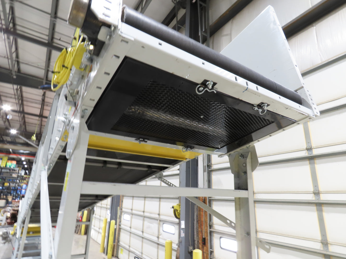 Hytrol HSSHD 37"x 50' Incline Belt Conveyor 7.5Hp 3PH Center Drive 114fpm 9' 5"H