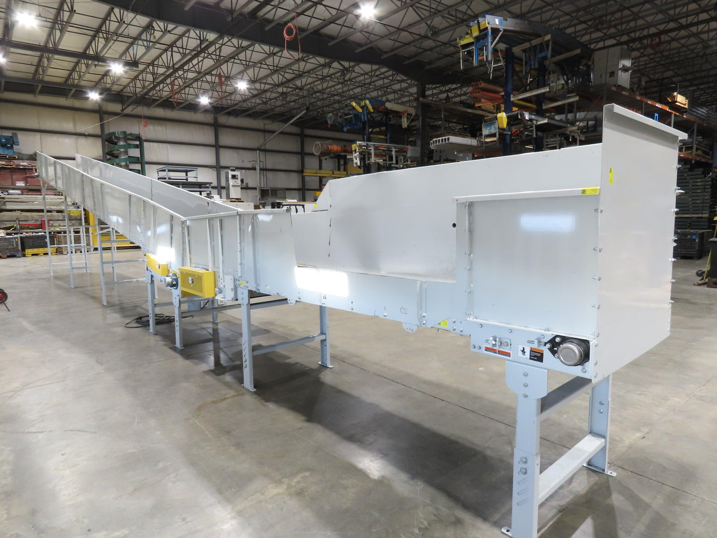 Hytrol HSSHD 37"x 50' Incline Belt Conveyor 7.5Hp 3PH Center Drive 114fpm 9' 5"H