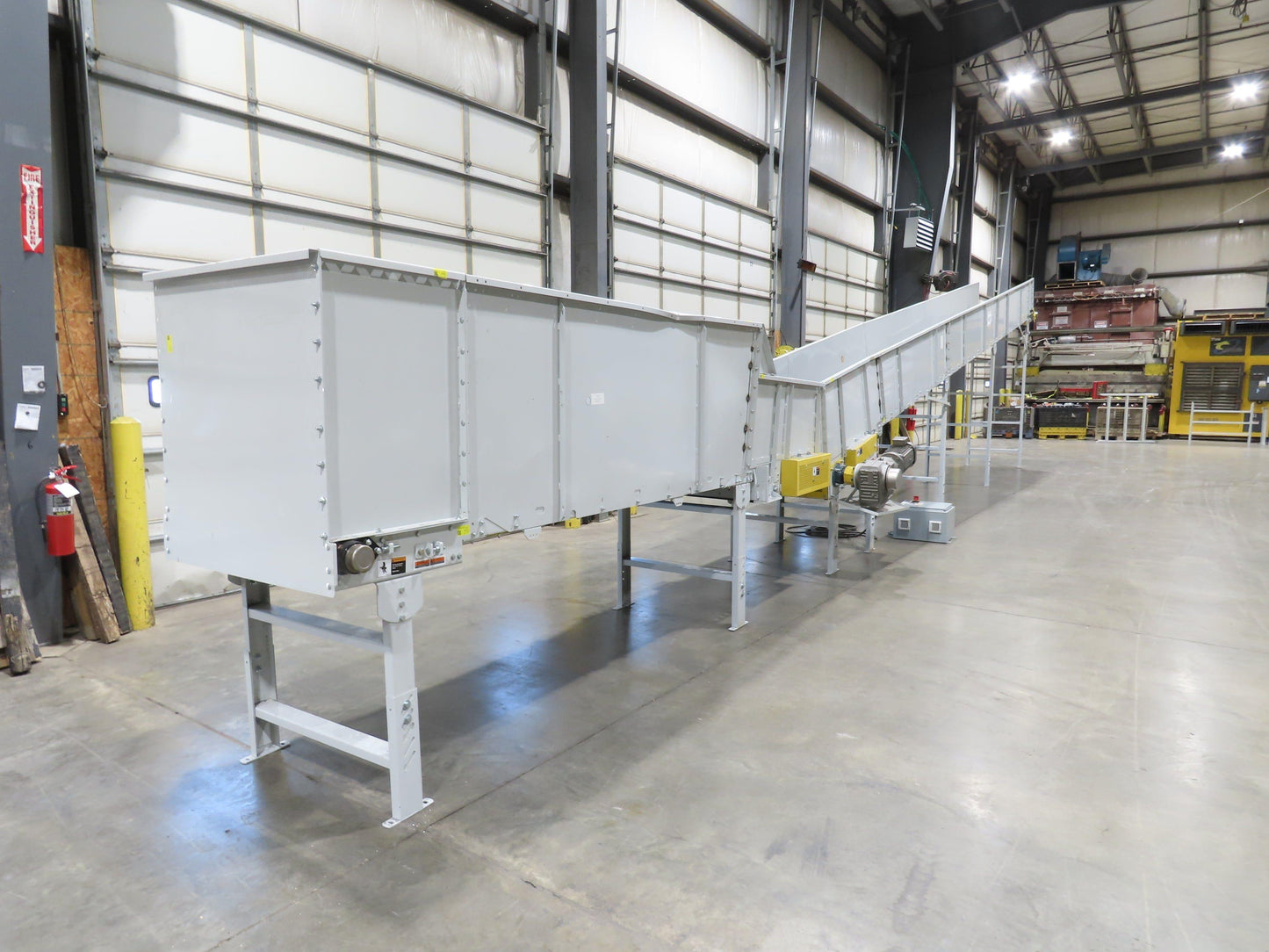 Hytrol HSSHD 37"x 50' Incline Belt Conveyor 7.5Hp 3PH Center Drive 114fpm 9' 5"H