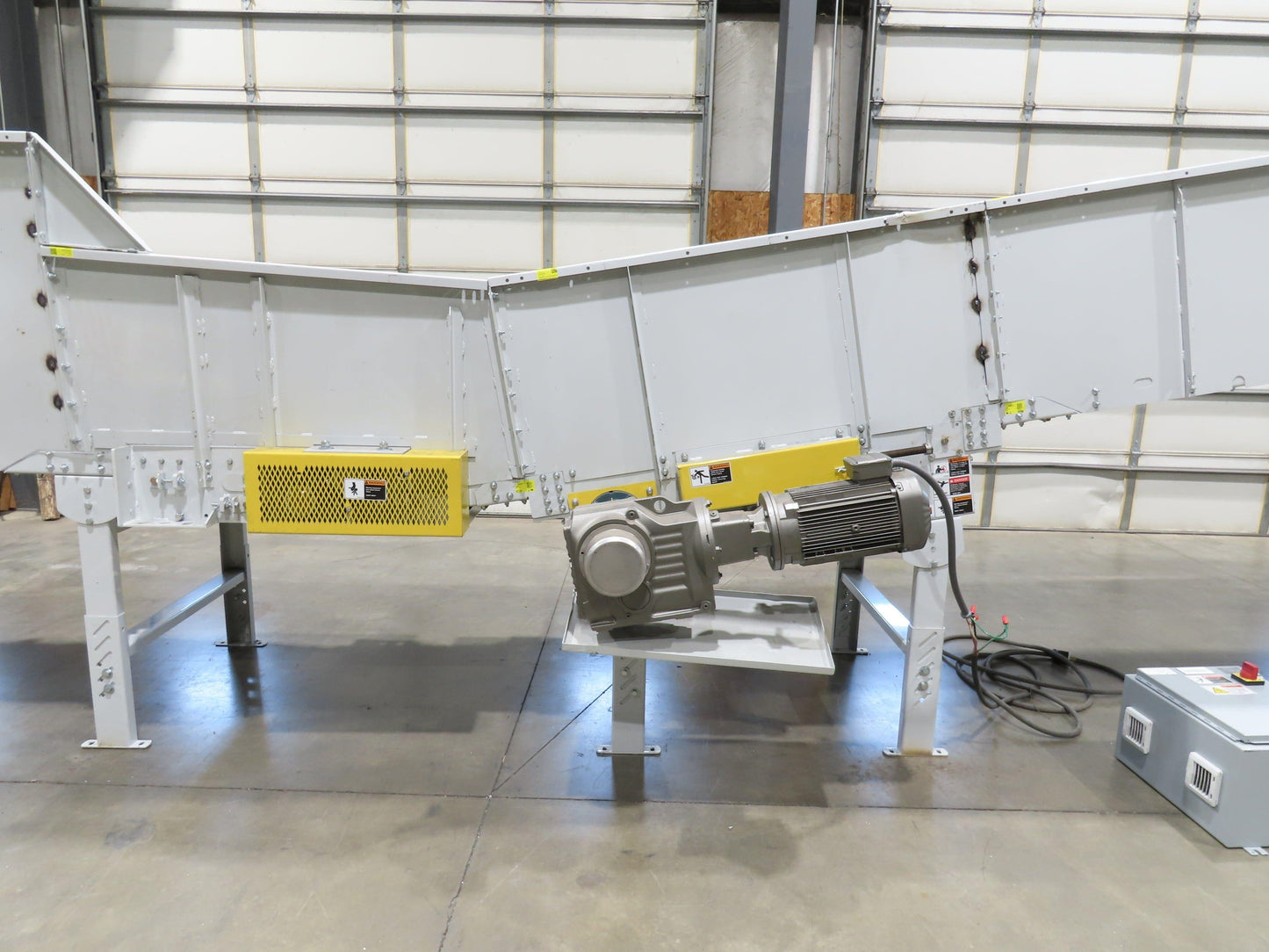 Hytrol HSSHD 37"x 50' Incline Belt Conveyor 7.5Hp 3PH Center Drive 114fpm 9' 5"H