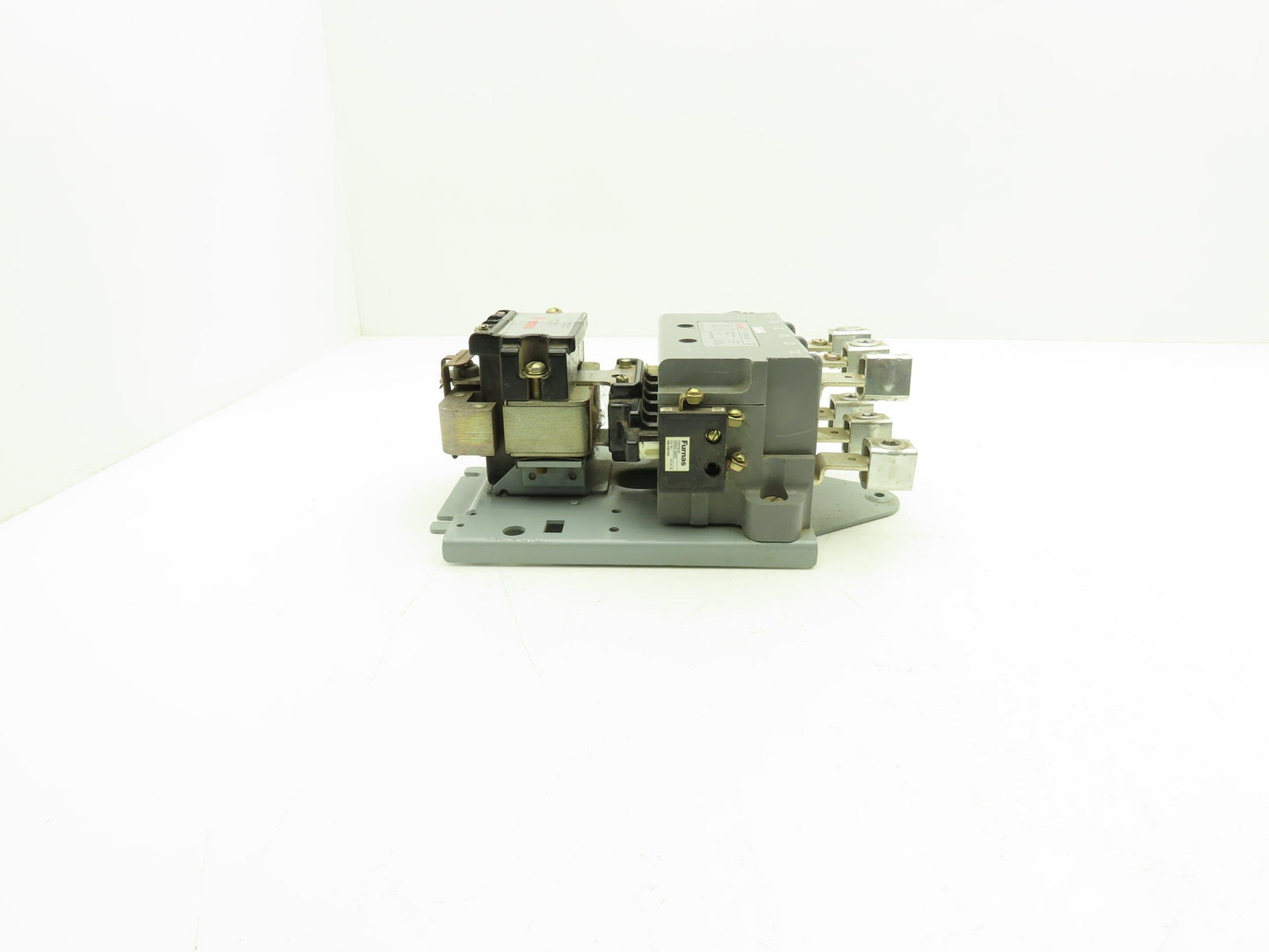 Furnas 40JB32AF Motor Starter Contactor 135A 600VAC 3ph 100Hp NEMA 4 120V Coil