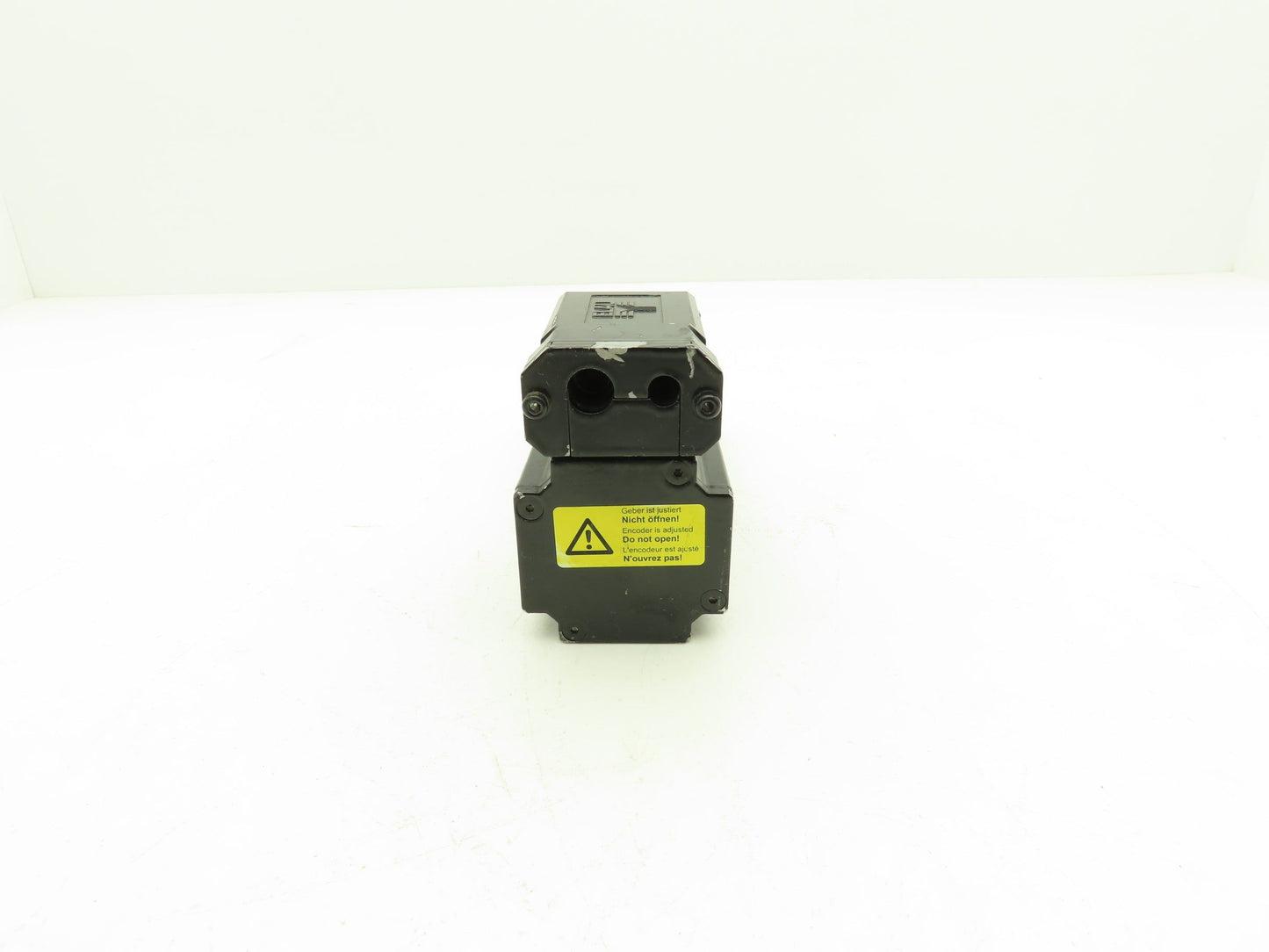 Elau SM 070-60-010-P0-45-M1-B0 AC Servo Motor 6000rpm 400V 6A 1.1Nm 000100 HW