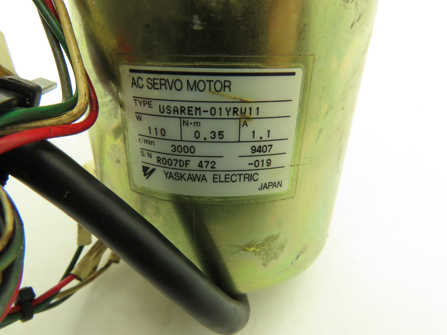 Yaskawa USAREM-01YRW11 AC Servo Motor 3000rpm 110W 1.1A 0.35Nm