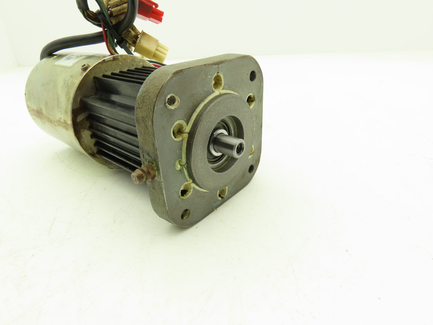 Yaskawa USAREM-01YRW11 AC Servo Motor 3000rpm 110W 1.1A 0.35Nm