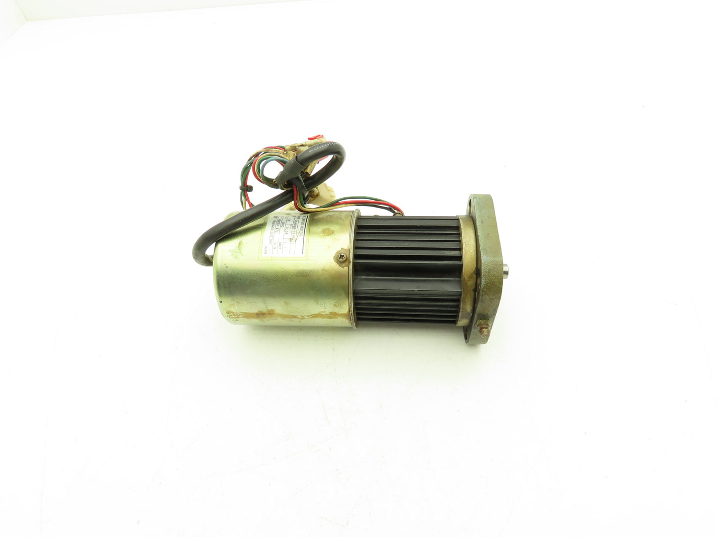 Yaskawa USAREM-01YRW11 AC Servo Motor 3000rpm 110W 1.1A 0.35Nm