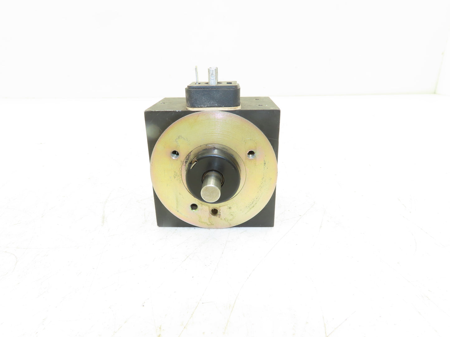 Kuhnke 76-BOB-N-DS7530 Rotary Solenoid 205VDC 65° 10mm Shaft