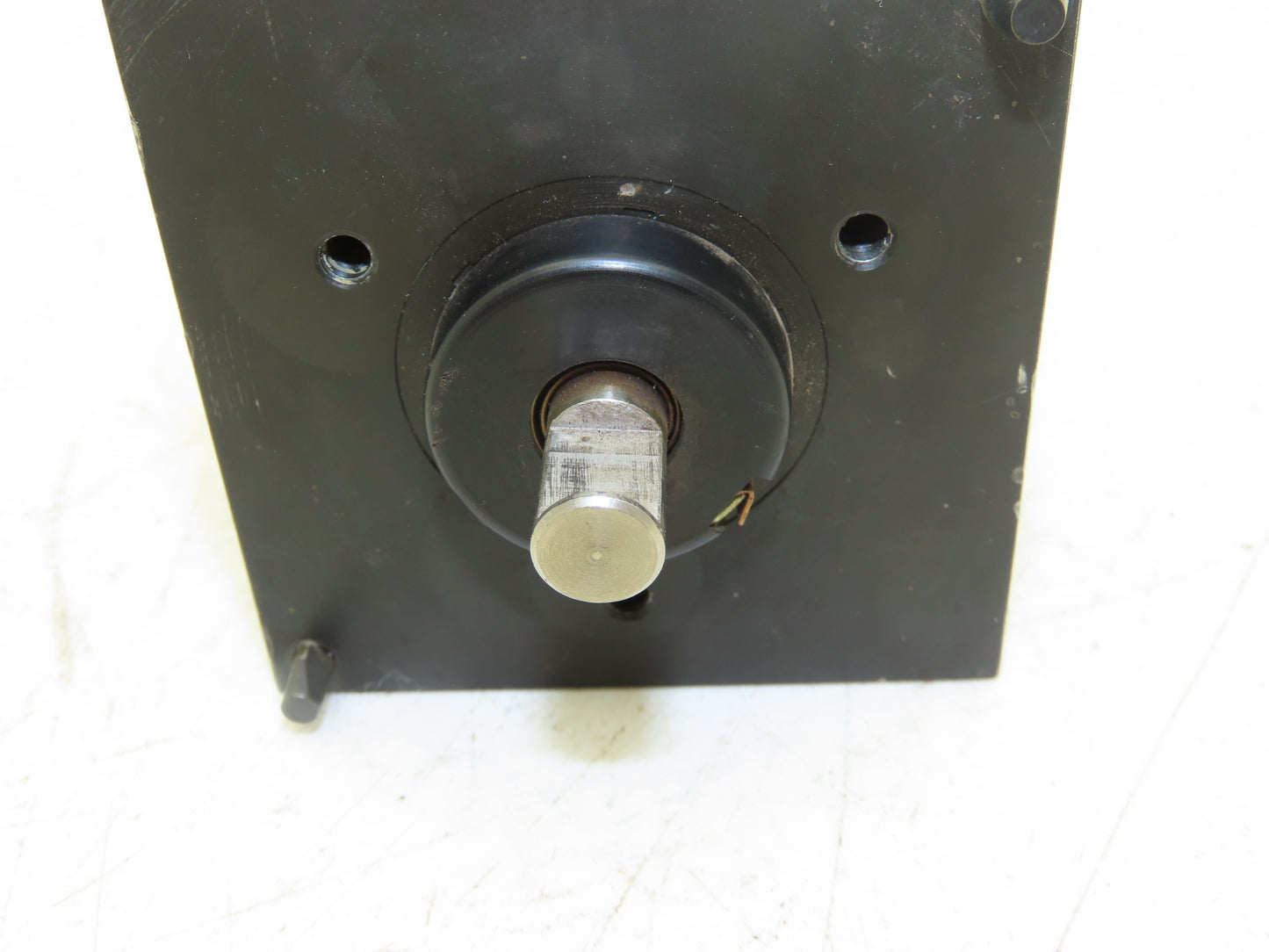 Kuhnke 76-BOB-N-DS7530 Rotary Solenoid 205VDC 65° 10mm Shaft