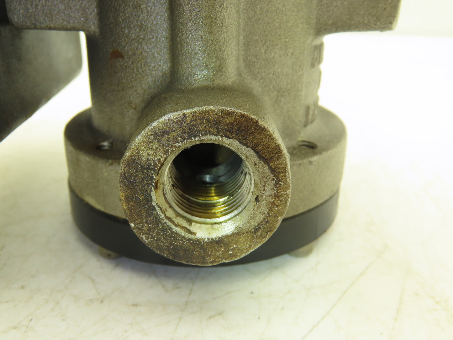 Universal Flow Monitors 002GM-4L-750V.9-A1NL-RG-.5U Flow Meter 1 GPM 1/2" NPT