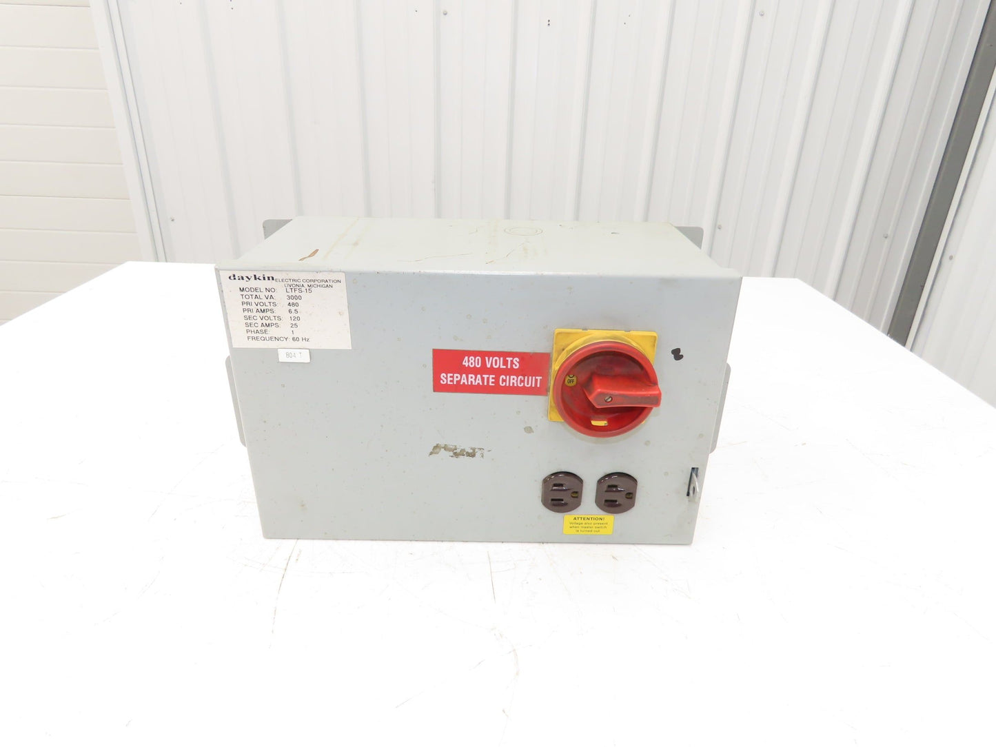 Daykin LTFS-15 Stepdown Power Transformer 3000VA HV 480 LV 120 Outlet 6.5A