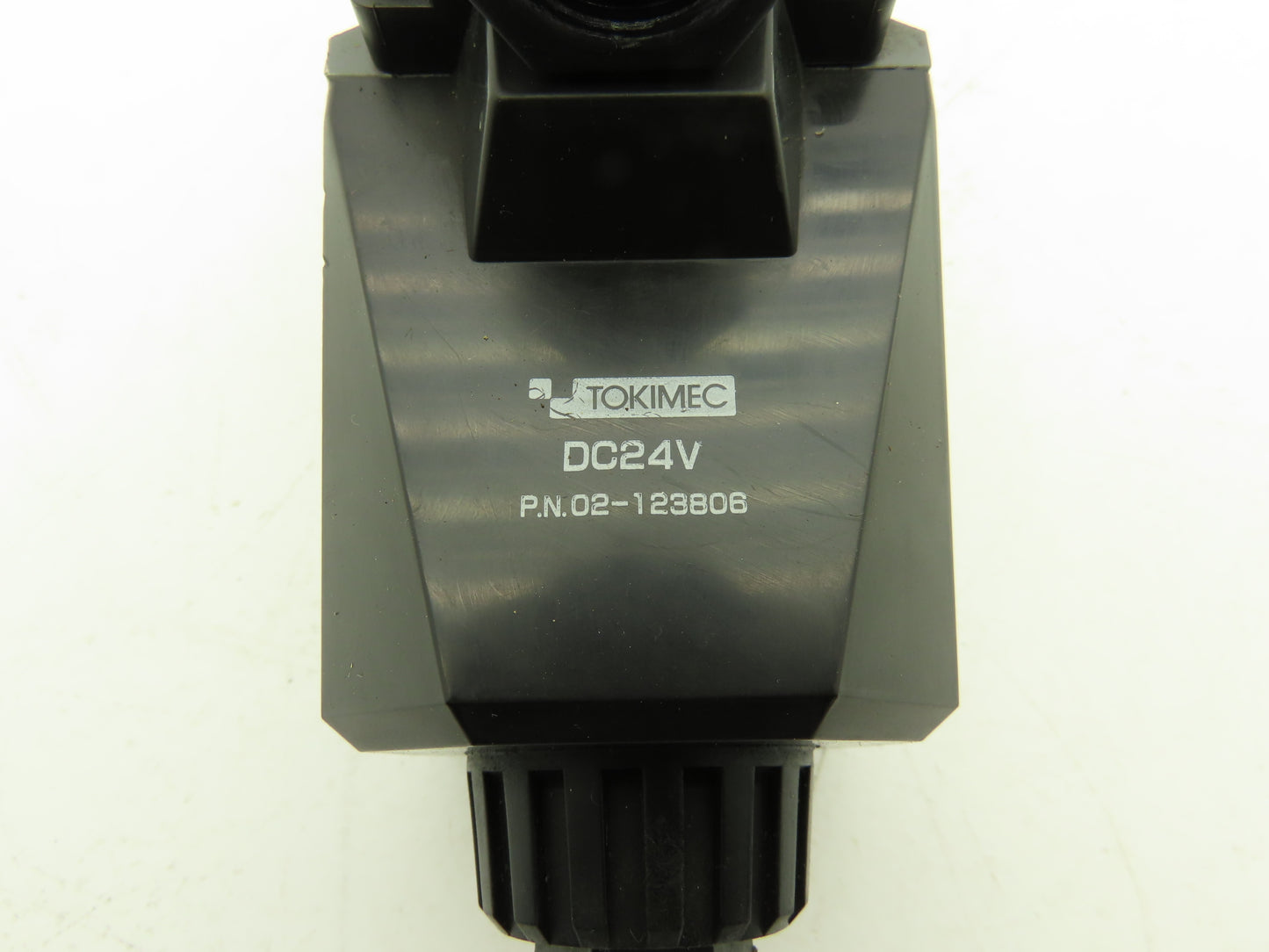 Tokimec DG4VS-5-0A-M-P7L-H-7-40-JA6 Hydraulic Directional Solenoid Valve 24VDC