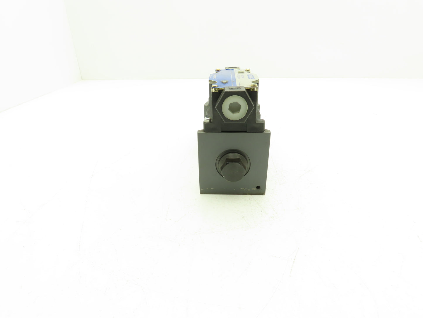 Tokimec DG4VS-5-0A-M-P7L-H-7-40-JA6 Hydraulic Directional Solenoid Valve 24VDC