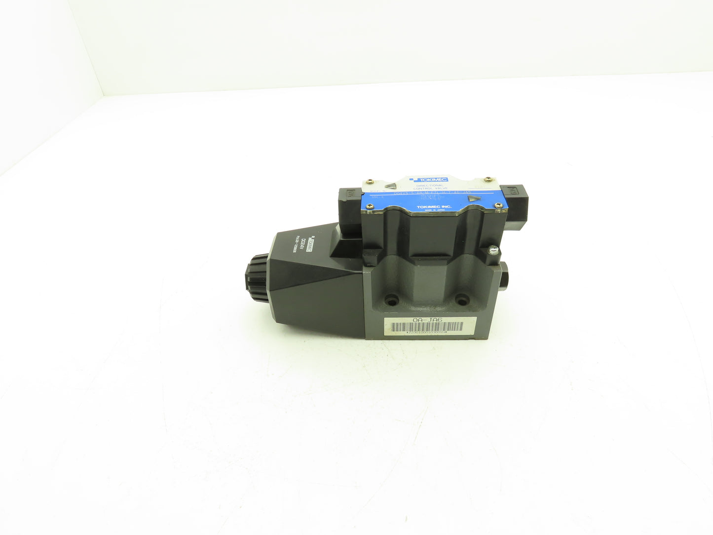 Tokimec DG4VS-5-0A-M-P7L-H-7-40-JA6 Hydraulic Directional Solenoid Valve 24VDC