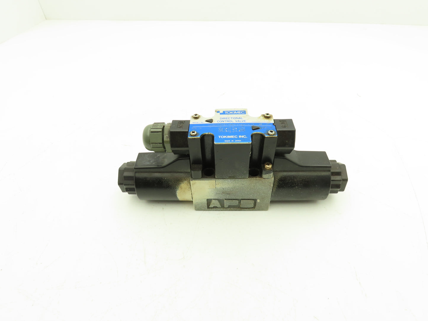 Tokimec DG4V-3-6C-M-P7-H-52 Hydraulic Directional Solenoid Valve 24VDC