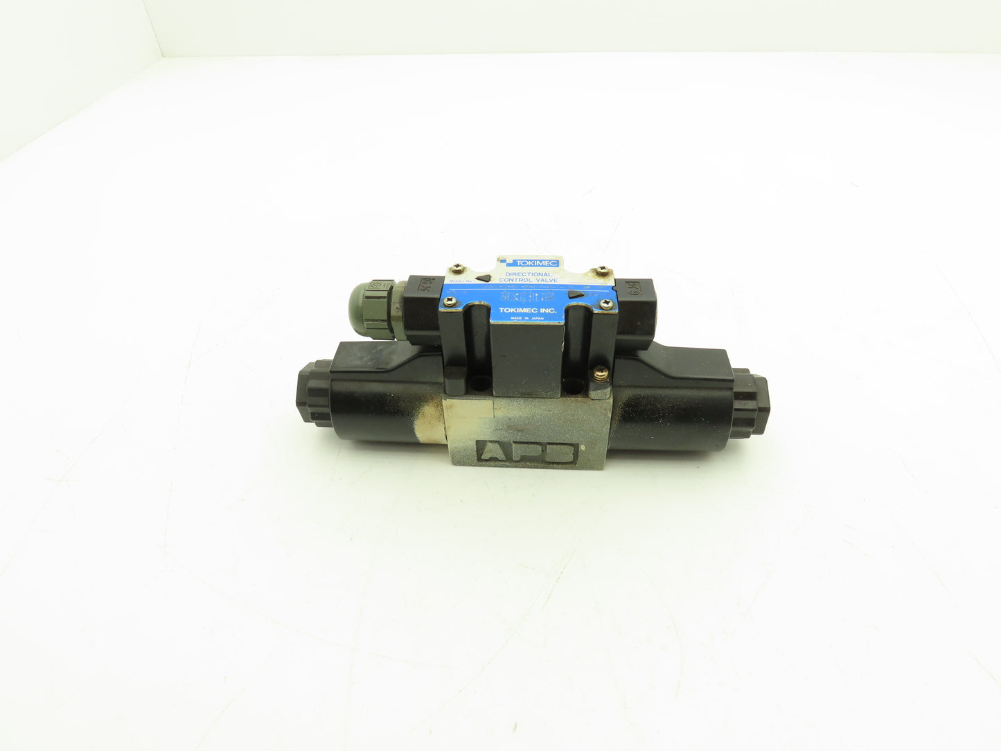 Tokimec DG4V-3-6C-M-P7-H-52 Hydraulic Directional Solenoid Valve 24VDC