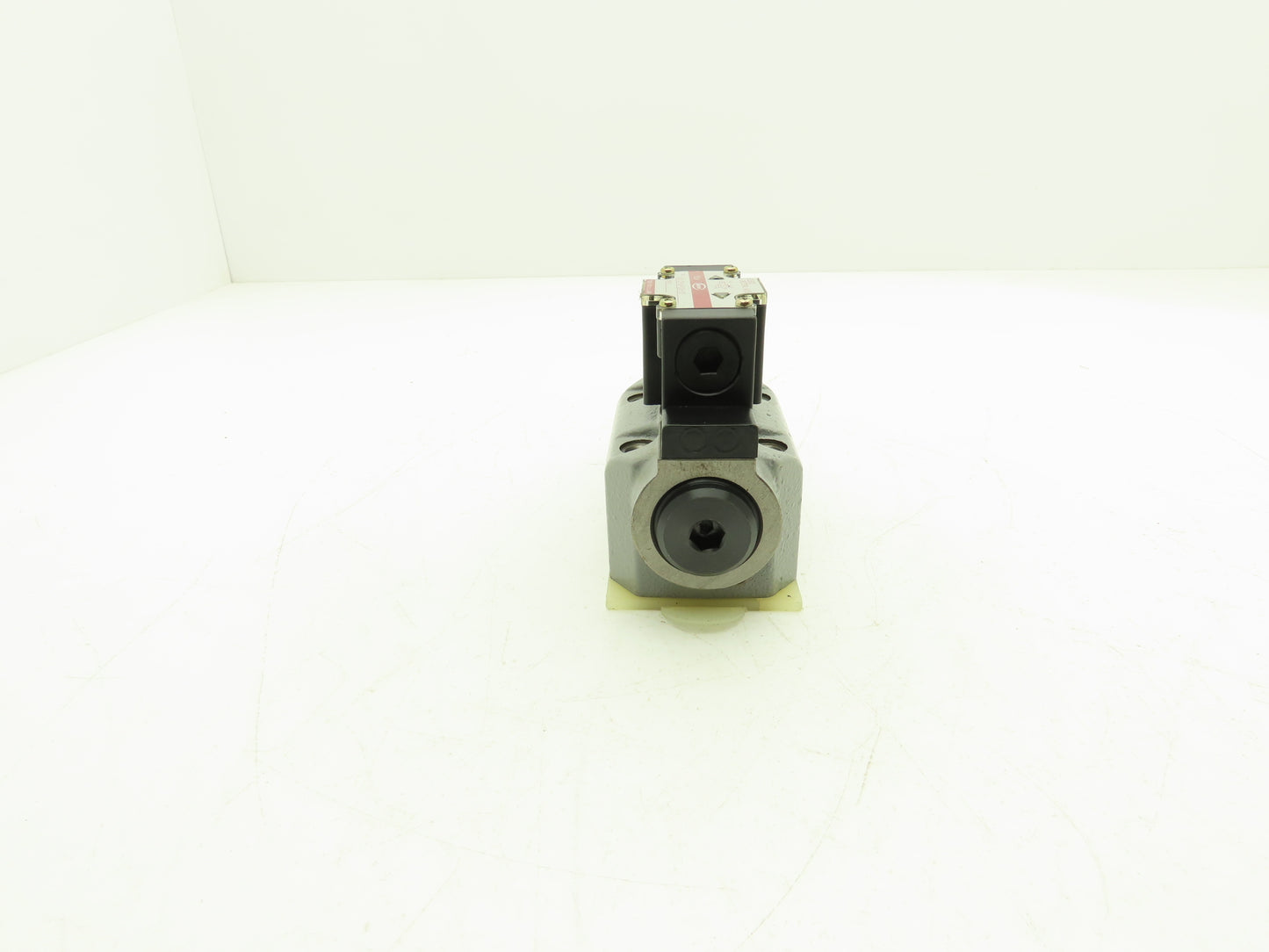 Toyooki Kogyo HD3-2S-KCP-03A-LYD2 Hydraulic Directional Solenoid Valve 24VDC