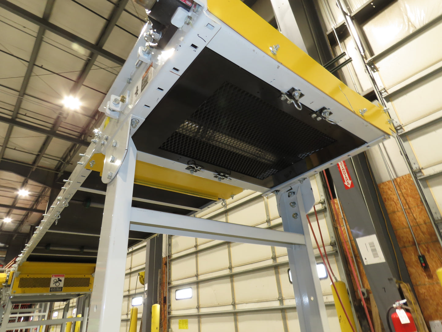 Hytrol HSS 31"x 18' Slider Bed Conveyor 30"Belt 2Hp 3PH Center Drive 140fpm