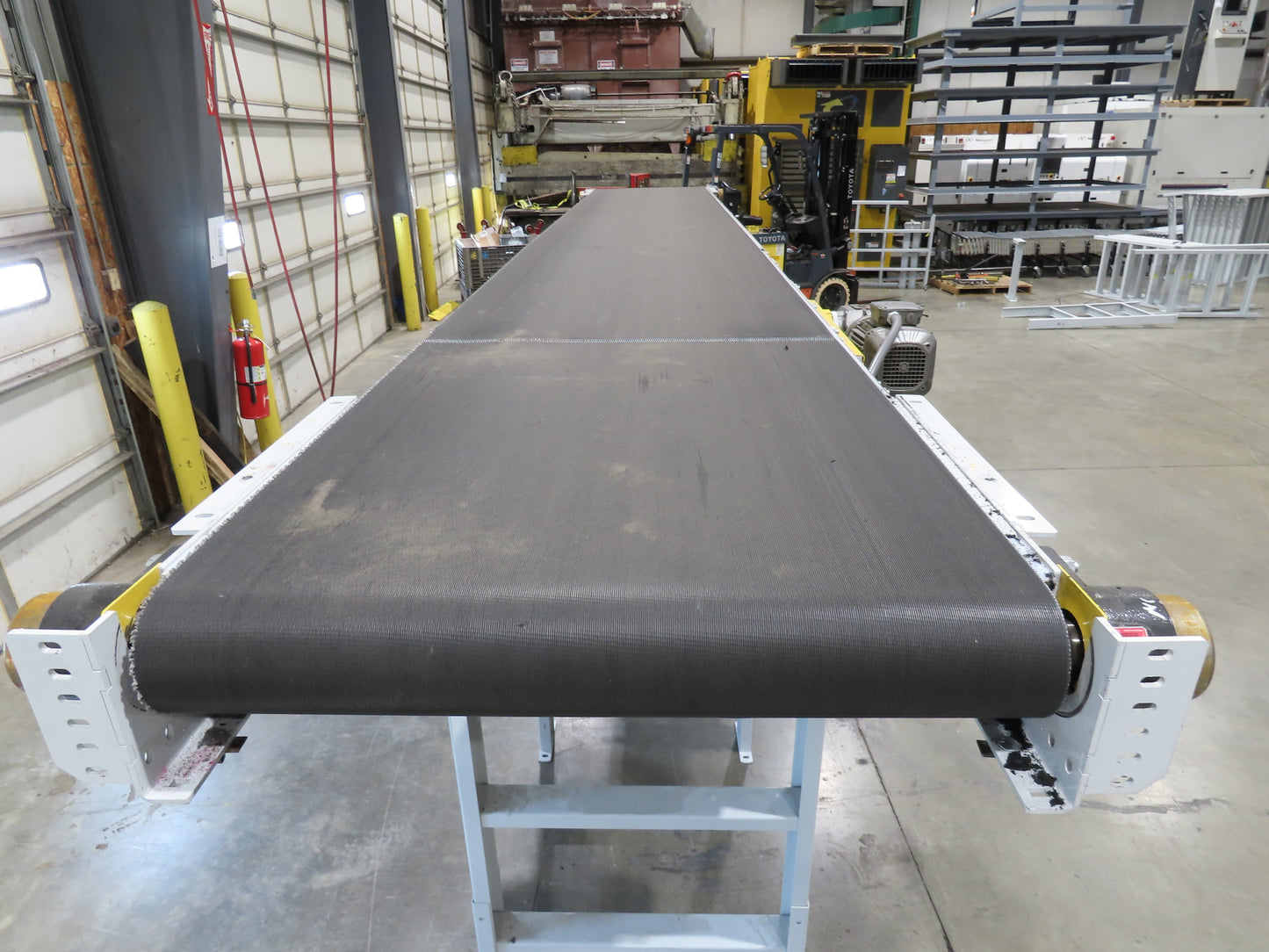 Hytrol HSS 31"x 18' Slider Bed Conveyor 30"Belt 2Hp 3PH Center Drive 140fpm