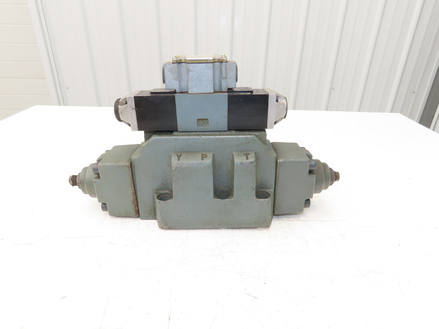 Rexroth H-4WEH25J60/6BW110NETDAL Hydraulic Piloted Valve Assembly 120v/60Hz
