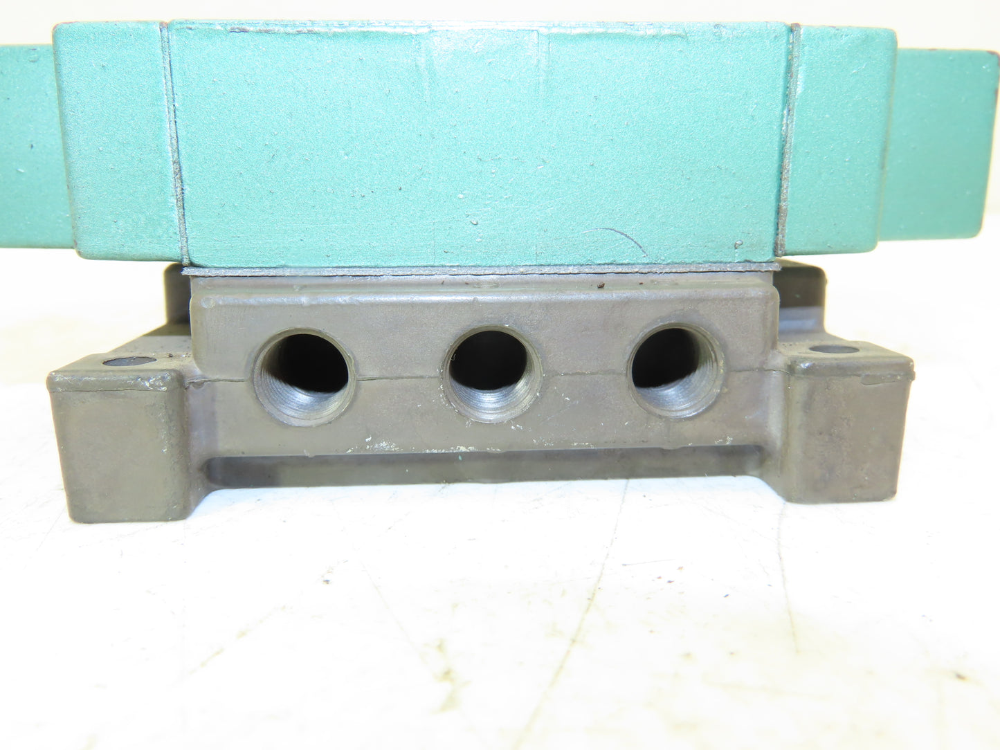 Numatics 1JDPA4 Pneumatic Air Valve 8-Port Manifold 1/8"npt