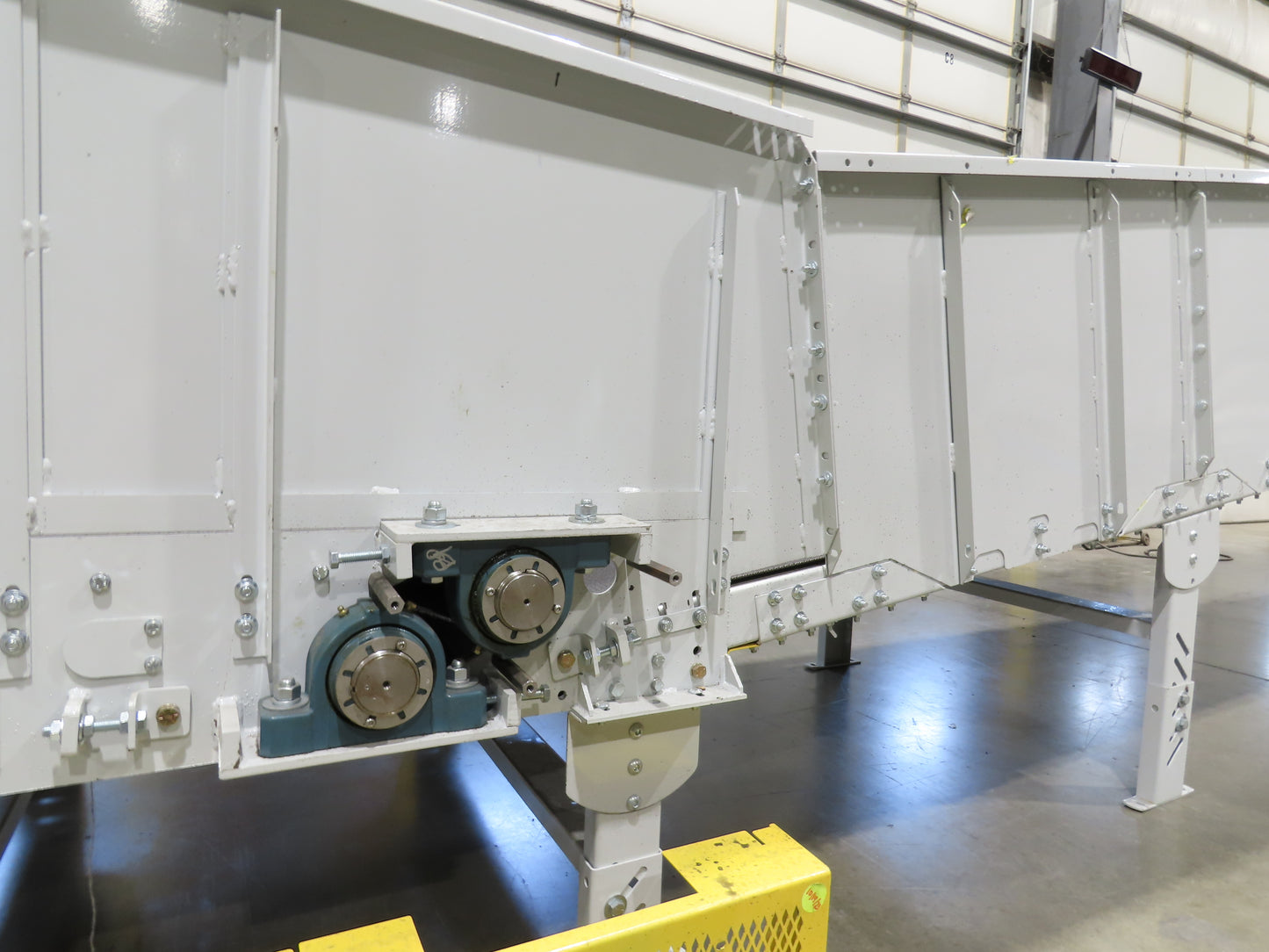 Hytrol HSSHD 43"x 31' 8" Incline Belt Conveyor 3Hp 3PH Center Drive 158fpm