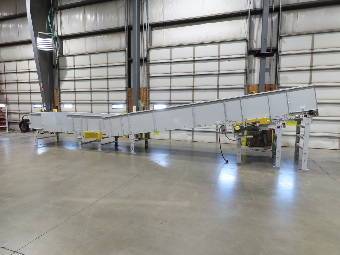 Hytrol HSSHD 43"x 31' 8" Incline Belt Conveyor 3Hp 3PH Center Drive 158fpm