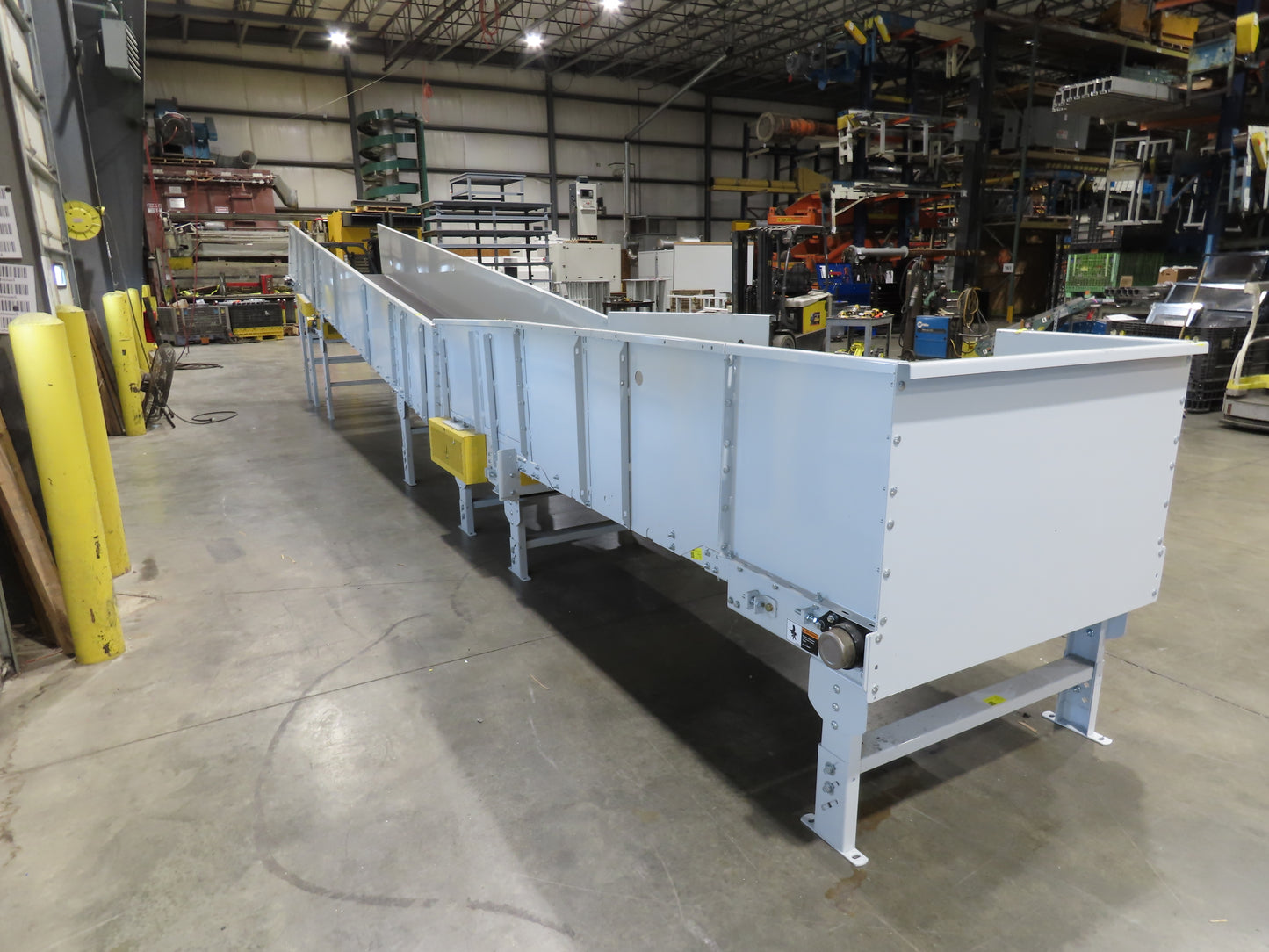 Hytrol HSSHD 43"x 31' 8" Incline Belt Conveyor 3Hp 3PH Center Drive 158fpm